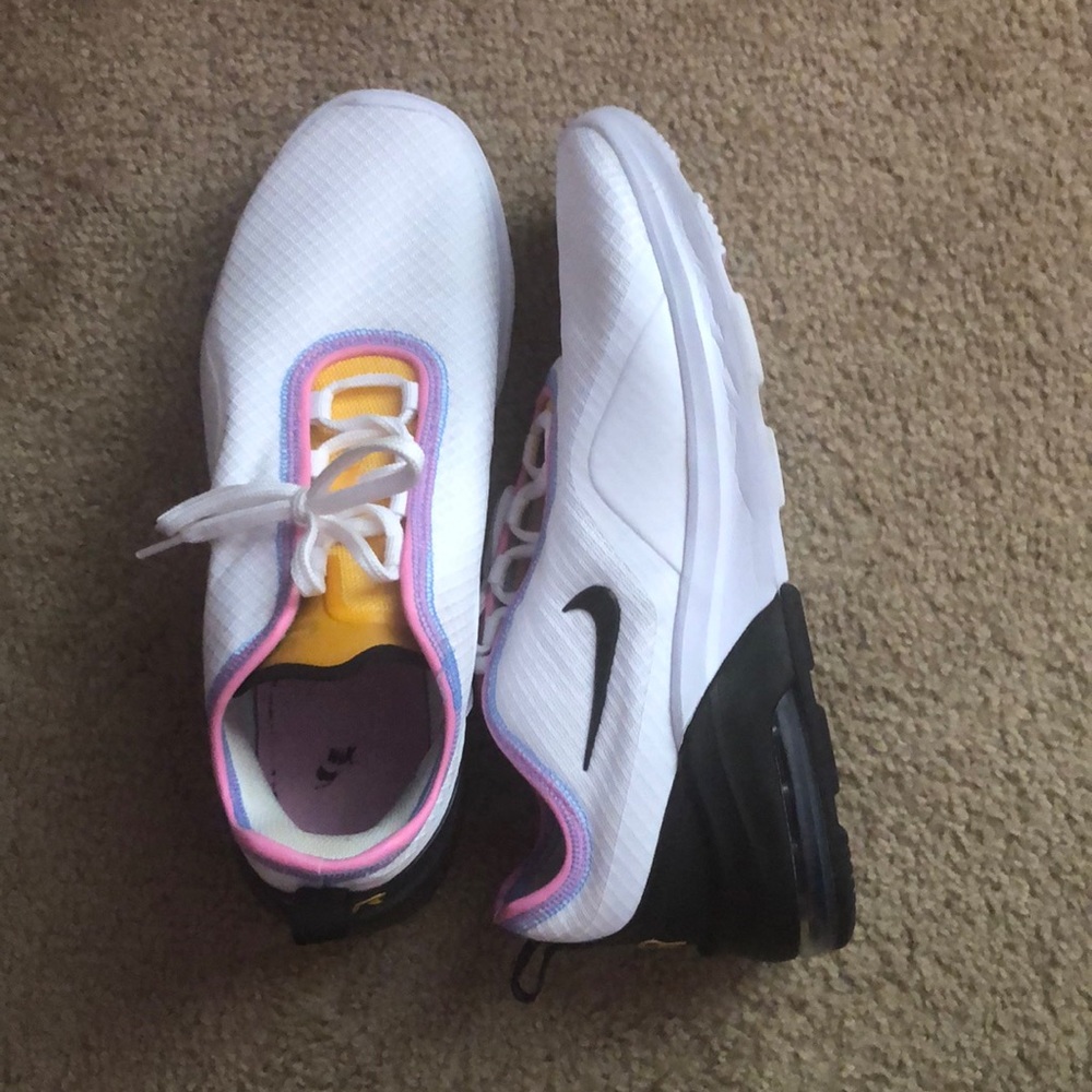 Nike Air Max Motion 2